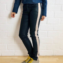 Charger l'image dans la galerie, 6th of December Jeans Pattern by You Made My Day Patterns